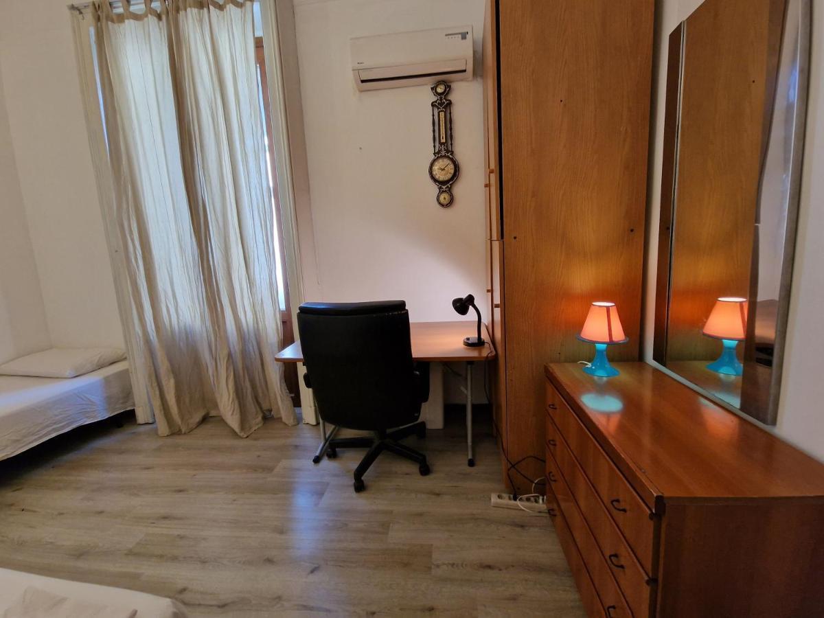 Private Room In A Quiet Apartment In The City Center Milano Exteriör bild