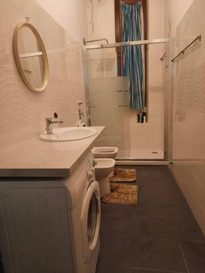 Private Room In A Quiet Apartment In The City Center Milano Exteriör bild